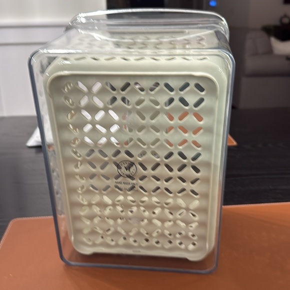 Martha Stewart stay fresh containers. Keep your fruits and vegetable fresh - Picture 4 of 4